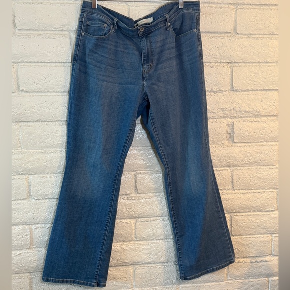 Levi’s 515 Bootcut Jeans| Mid Rise Comfortable fit - Picture 2 of 7